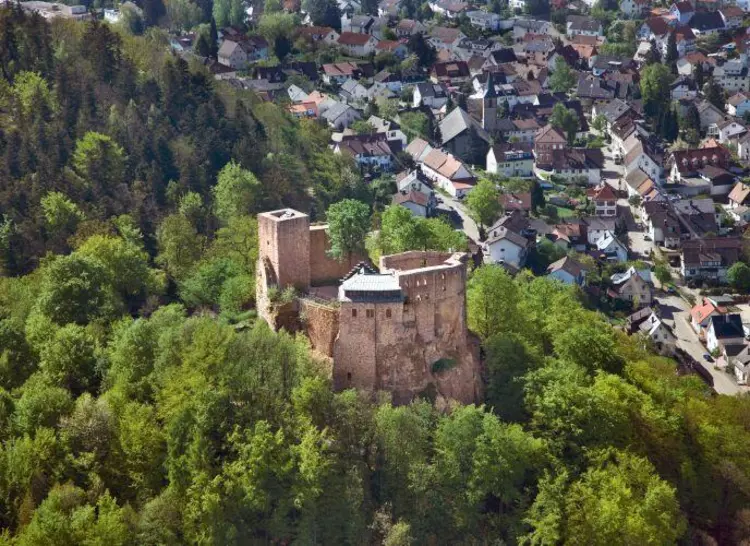 Foto: Staatliche Schlösser und Gärten Baden-Württemberg, Achim Mende Burg Alt-Eberstein