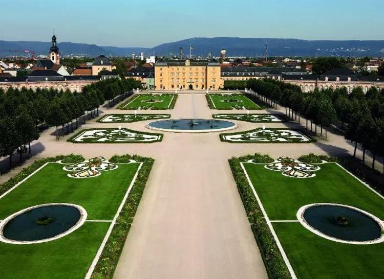 Foto: Staatliche Schlösser und Gärten Baden-Württemberg, Achim Mende Schloss und Schlossgarten Schwetzingen