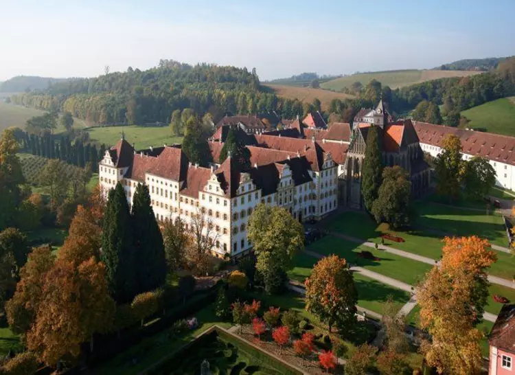 Foto: Staatliche Schlösser und Gärten Baden-Württemberg, Achim Mende Kloster und Schloss Salem aus der Luft