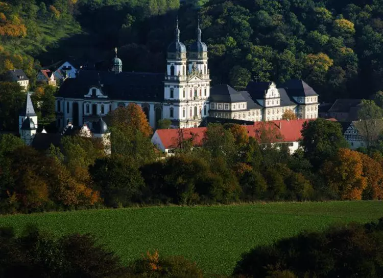 Foto: Staatliche Schlösser und Gärten Baden-Württemberg, Jürgen Besserer Kloster Schöntal aus der Luft