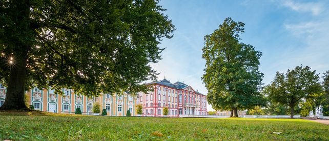 Schloss Bruchsal, Aussenansicht im Herbst